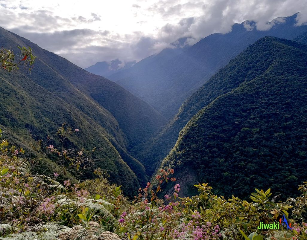 HIKING  Bolivia